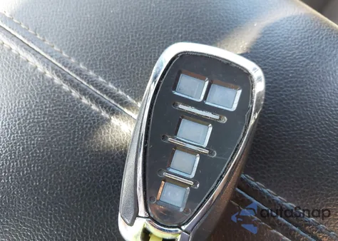 2019 Chevrolet Malibu Lt z USA, uszkodzony, nr VIN 1G1ZD5ST9KF163058